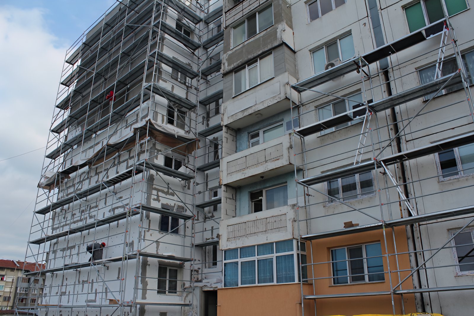 Как неяснотата около санирането в България обърква всички